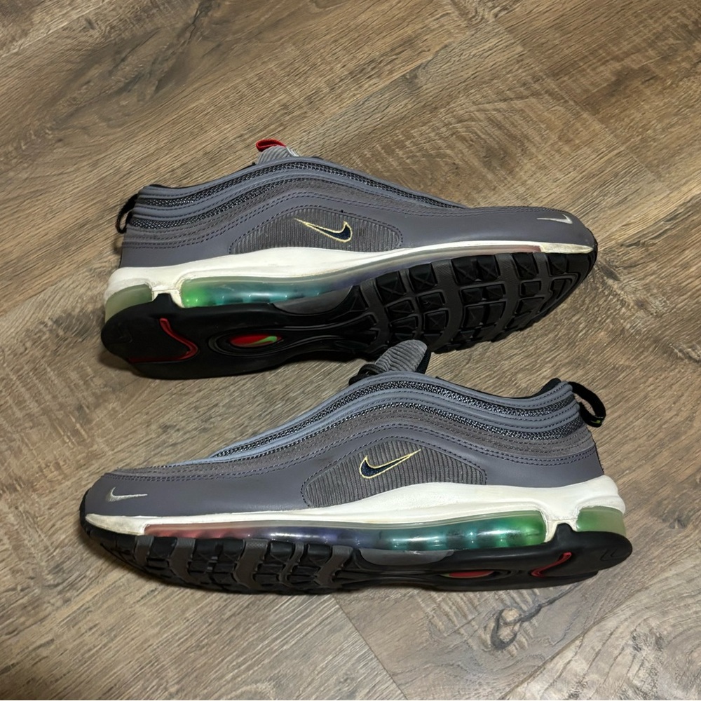 Men's Gray Nike Sneakers - Picture 3 of 4